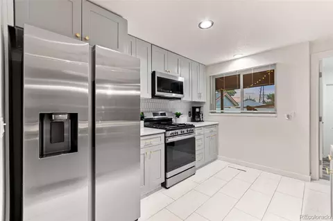 Kitchen - 9275 W 52nd Ave, Arvada, CO 80002 photo 3 of 8