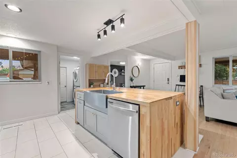 Kitchen - 9275 W 52nd Ave, Arvada, CO 80002 photo 6 of 8
