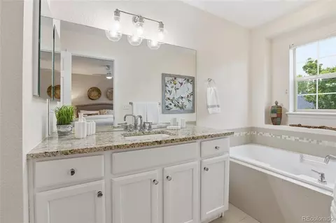 Bath - 8182 E 29th Ave, Denver, CO 80238 photo 2 of 4