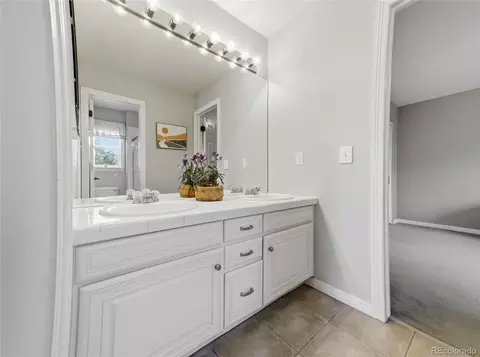Bath - 9275 E Aspen Hill Pl, Lone Tree, CO 80124 photo 5 of 6