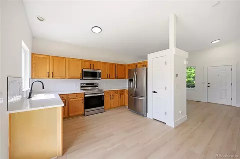 Kitchen - 19036 E Ithaca Pl, Aurora, CO 80013 photo 2 of 2