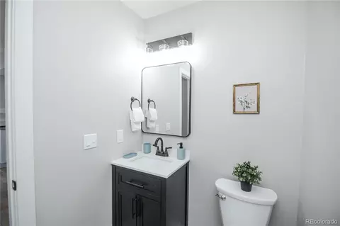Bath - 8765 Carr Loop, Arvada, CO 80005 photo 2 of 11