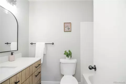 Bath - 8765 Carr Loop, Arvada, CO 80005 photo 5 of 11