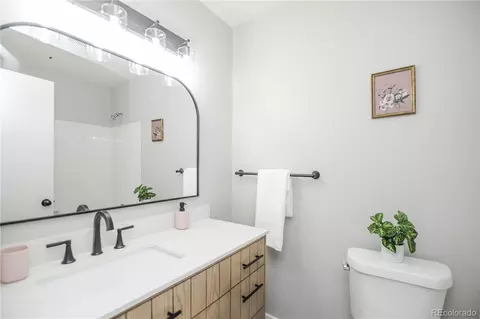Bath - 8765 Carr Loop, Arvada, CO 80005 photo 3 of 11
