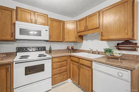 3184 S Heather Gardens Way #205, Aurora, CO 80014