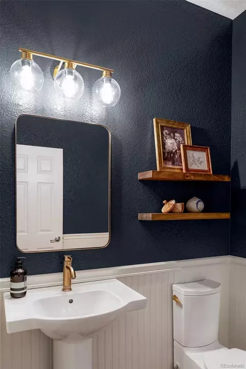 Bath - 8494 E 28th Ave, Denver, CO 80238 photo 1 of 8