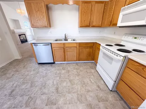 Kitchen - 18959 E Linvale Pl, Aurora, CO 80013 photo 3 of 3