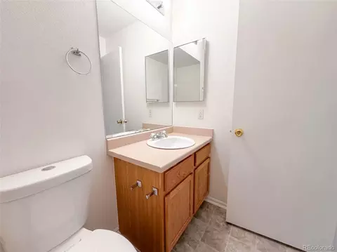 Bath - 18959 E Linvale Pl, Aurora, CO 80013 photo 4 of 5