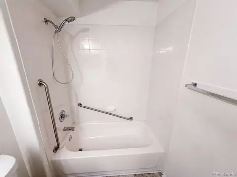 Bath - 18959 E Linvale Pl, Aurora, CO 80013 photo 3 of 5