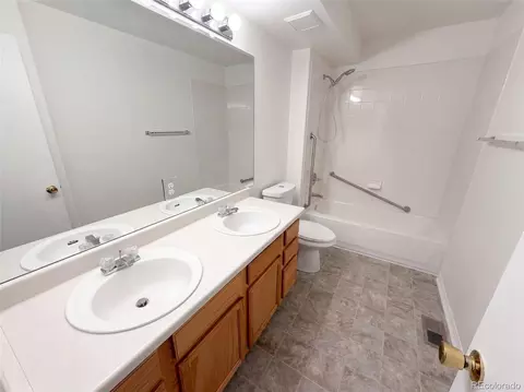 Bath - 18959 E Linvale Pl, Aurora, CO 80013 photo 1 of 5