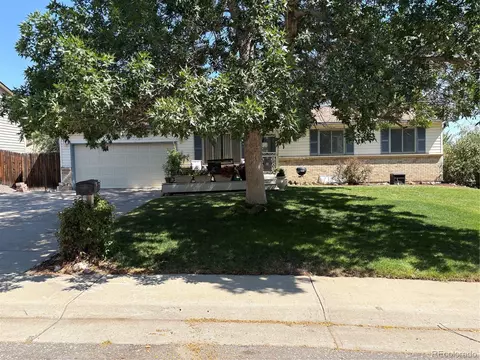 2884 S Mobile St, Aurora, CO 80013