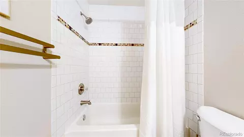 Bath - 5537 E 100th Way, Thornton, CO 80229 photo 2 of 6