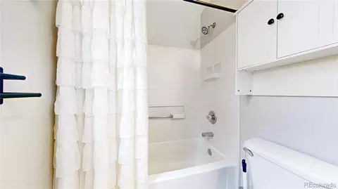 Bath - 5537 E 100th Way, Thornton, CO 80229 photo 4 of 6