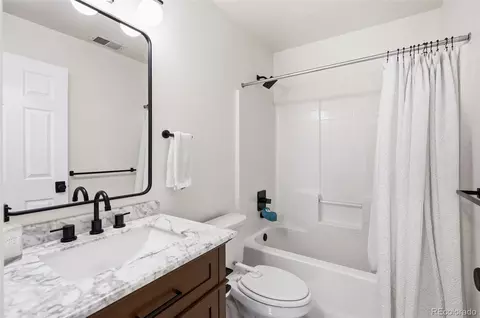 Bath - 22079 E Belleview Pl, Aurora, CO 80015 photo 2 of 8
