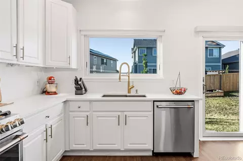 Kitchen - 22079 E Belleview Pl, Aurora, CO 80015 photo 4 of 5