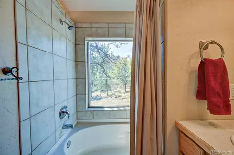 Bath - 447 Blacksmith Rd, Hartsel, CO 80449 photo 2 of 3