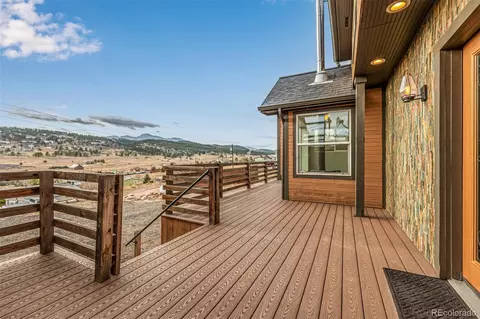 Exterior - 220 Wark Ave, Berthoud, CO 80513 photo 4 of 8