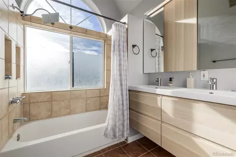 Bath - 220 Wark Ave, Berthoud, CO 80513 photo 2 of 4