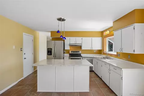 Kitchen - 1576 S Wright Ct, Lakewood, CO 80228 photo 5 of 6