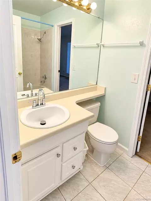 Bath - 21298 E Powers Pl, Centennial, CO 80015 photo 3 of 3