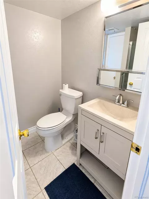 Bath - 21298 E Powers Pl, Centennial, CO 80015 photo 2 of 3
