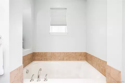 Bath - 9135 E 29th Pl, Denver, CO 80238 photo 5 of 10