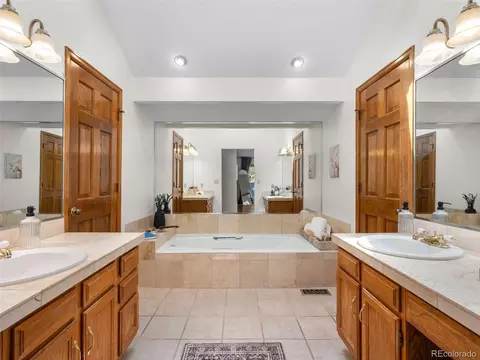 Bath - 8159 Lodgepole Trl, Lone Tree, CO 80124 photo 2 of 5