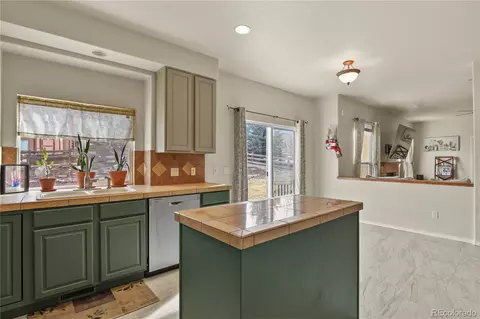 Kitchen - 16273 Windsor Creek Dr, Monument, CO 80132 photo 4 of 5