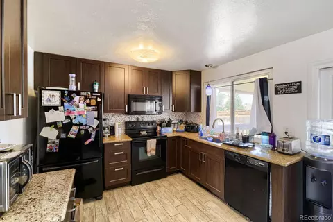 Kitchen - 16867 E Linvale Pl, Aurora, CO 80013 photo 1 of 3