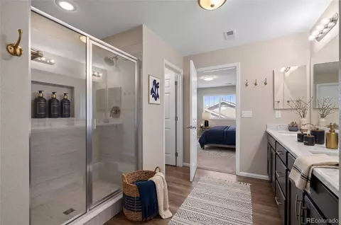 Bath - 24231 E 40th Ave, Aurora, CO 80019 photo 2 of 5