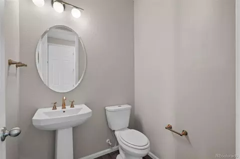 Bath - 24231 E 40th Ave, Aurora, CO 80019 photo 4 of 5