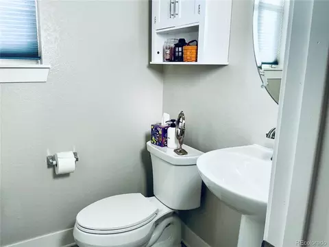 Bath - 10350 E 57th Pl, Denver, CO 80238 photo 4 of 5