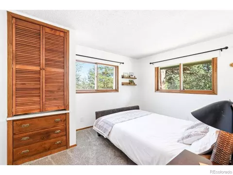 Bedroom - 5 Mohawk Rd, Lyons, CO 80540 photo 2 of 4