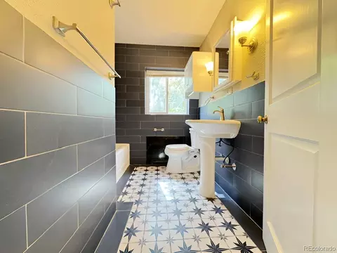Bath - 3905 E 2nd Ave #2, Denver, CO 80206 photo 1 of 2