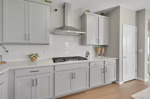 Kitchen - 23642 E 40th Ave, Aurora, CO 80019 photo 3 of 4