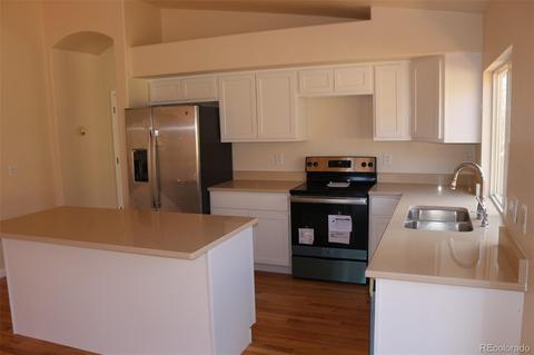 4938 Dillon St, Denver, CO 80239 photo 2