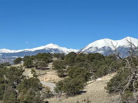000 Apache Ln, Salida, CO 81201