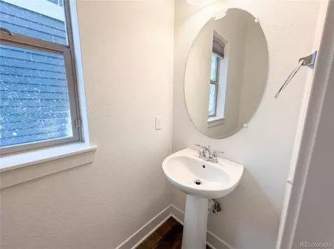 Bath - 11466 E 27th Ave, Denver, CO 80238 photo 5 of 7