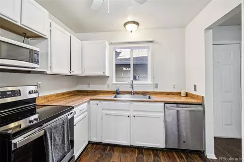 19056 E 16th Pl, Aurora, CO 80011 photo 9