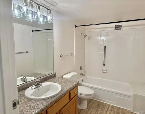 Bath - 14102 E Linvale Pl #606, Aurora, CO 80014 photo 3 of 3