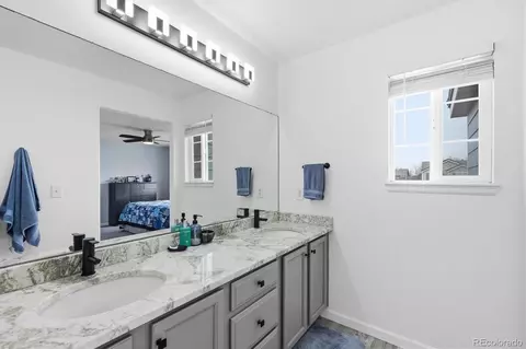 Bath - 19558 E 58th Cir, Aurora, CO 80019 photo 2 of 5