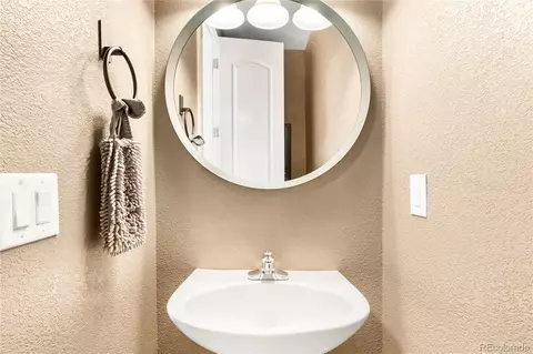 Bath - 3474 E 28th Ave, Denver, CO 80205 photo 4 of 4
