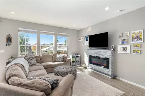Living - 19170 E Pacific Pl, Aurora, CO 80013 photo 2 of 4