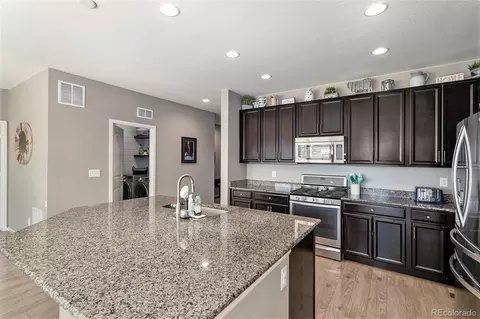 Kitchen - 19170 E Pacific Pl, Aurora, CO 80013 photo 2 of 3