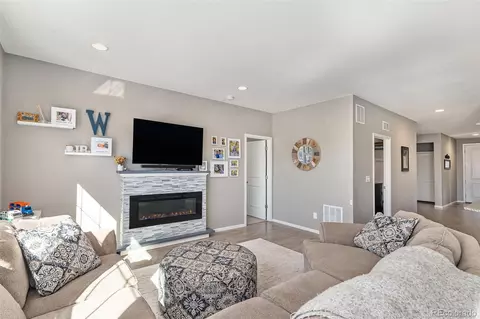 Living - 19170 E Pacific Pl, Aurora, CO 80013 photo 3 of 4