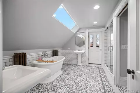 Bath - 1632 Vine St, Denver, CO 80206 photo 2 of 4