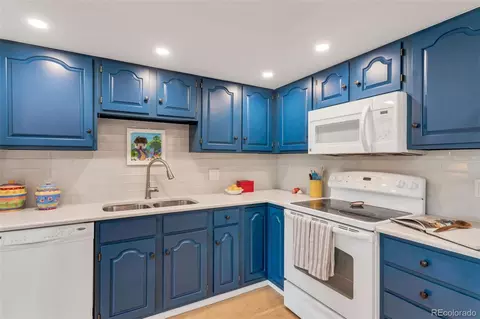 2868 S Heather Gardens Way #209, Aurora, CO 80014