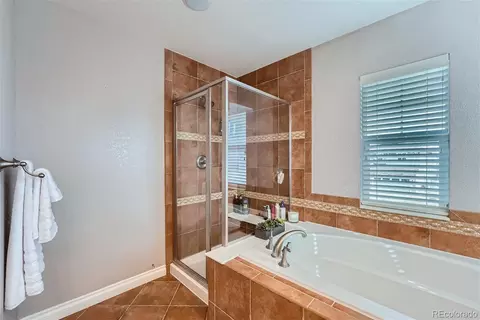 Bath - 6765 S Quantock Way, Aurora, CO 80016 photo 3 of 5