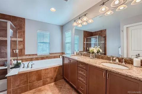 Bath - 6765 S Quantock Way, Aurora, CO 80016 photo 2 of 5