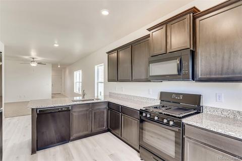 388 Maple St, Bennett, CO 80102 photo 11
